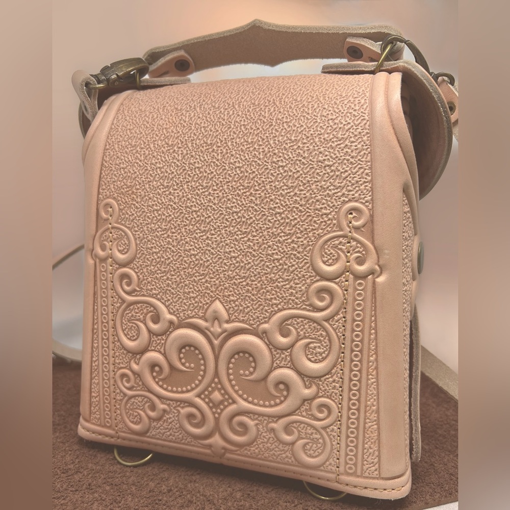 Hand Tooled Thick Leather Backpack/Crossbody Hand… - image 3